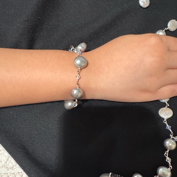 Jewelry - Gray Pearl and Silver-Link Bracelet - Women's Fashion Jewelry